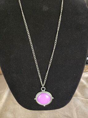 NWT Vintage-Style Purple Pendant Necklace - Silver Tone